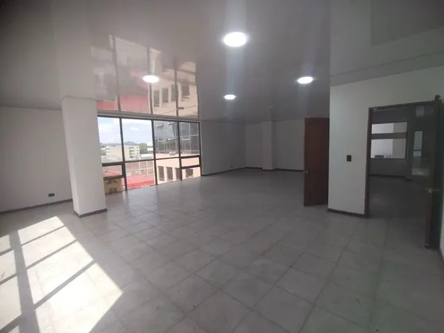 SE ARRIENDA EDIFICIO PEREIRA, CENTRO - Foto 2