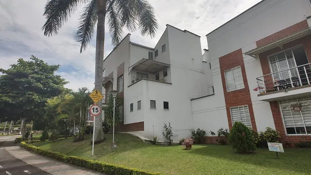 Se vende casa en el conjunto Santa Clara Pereira